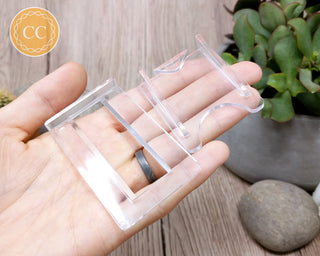 Medium Display / Slice Stand in hand