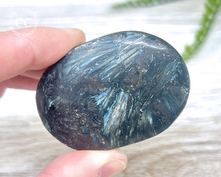Arfvedsonite Chunky Palm Stone #1