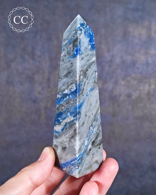Chilean Lapis Lazuli Tower displayed in the hand 