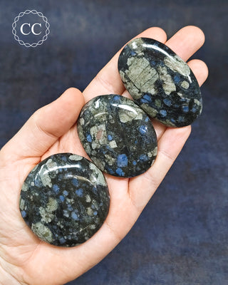 Llanite - Que Sera Palm Stone