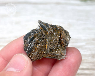Vanadinite on Black Baryte #12