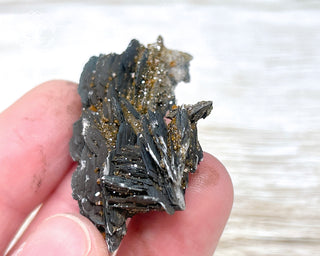 Vanadinite on Black Baryte #18