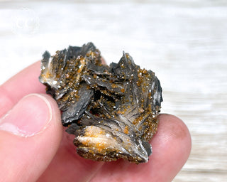 Vanadinite on Black Baryte #19